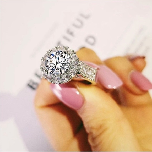 925 Sterling Silver Round Diamond Engagement Ring - Picture 4 of 6